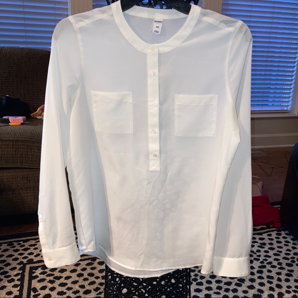 Old Navy white button down top Small